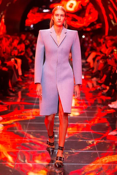 Look 3
